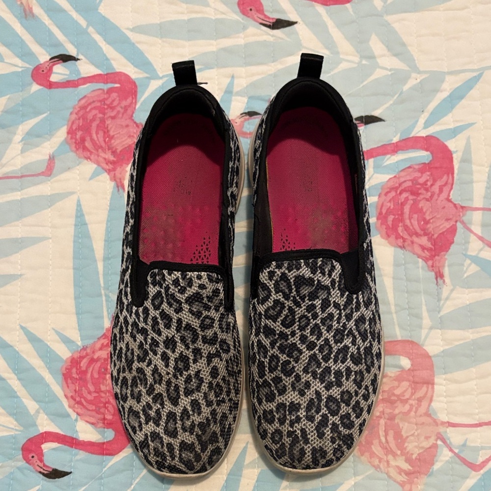 Leopard Print Slip-On Sneakers Sketchers Size 10